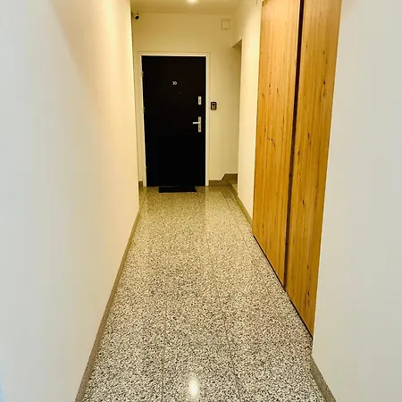 Targowa L4 *